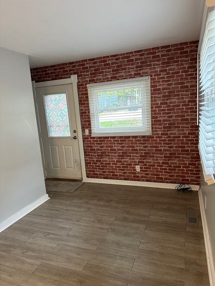 360 Locust St #1 - Photo 4 of 13