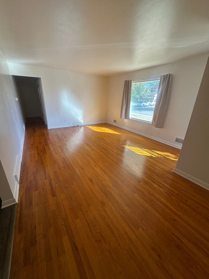 6891 Larsh Dr - Photo 7 of 38