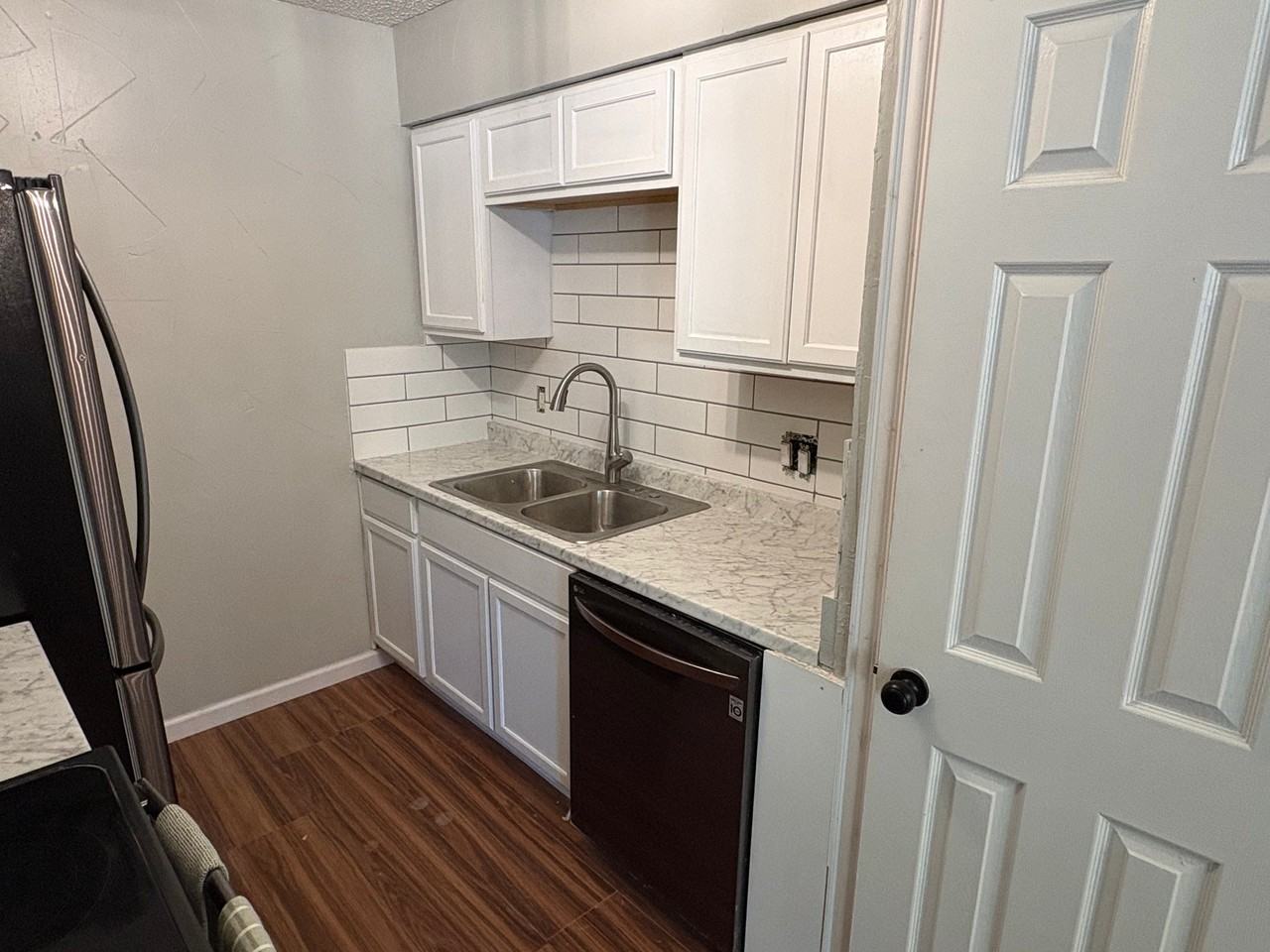 444 Nw 23rd St - Photo 3 of 17