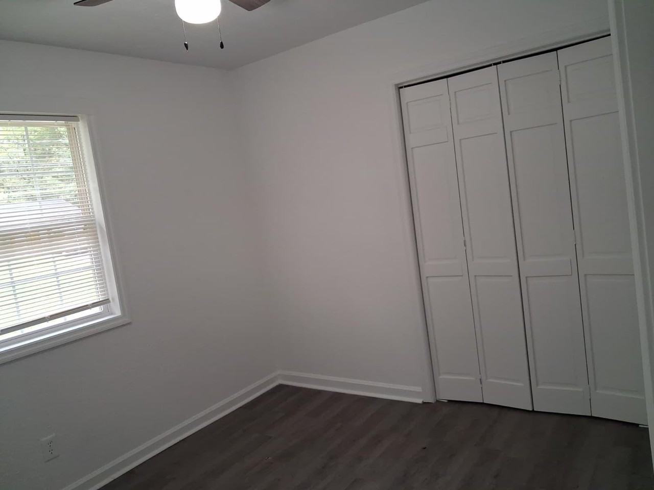 523 Sleepy Hollow Rd - Photo 2 of 10
