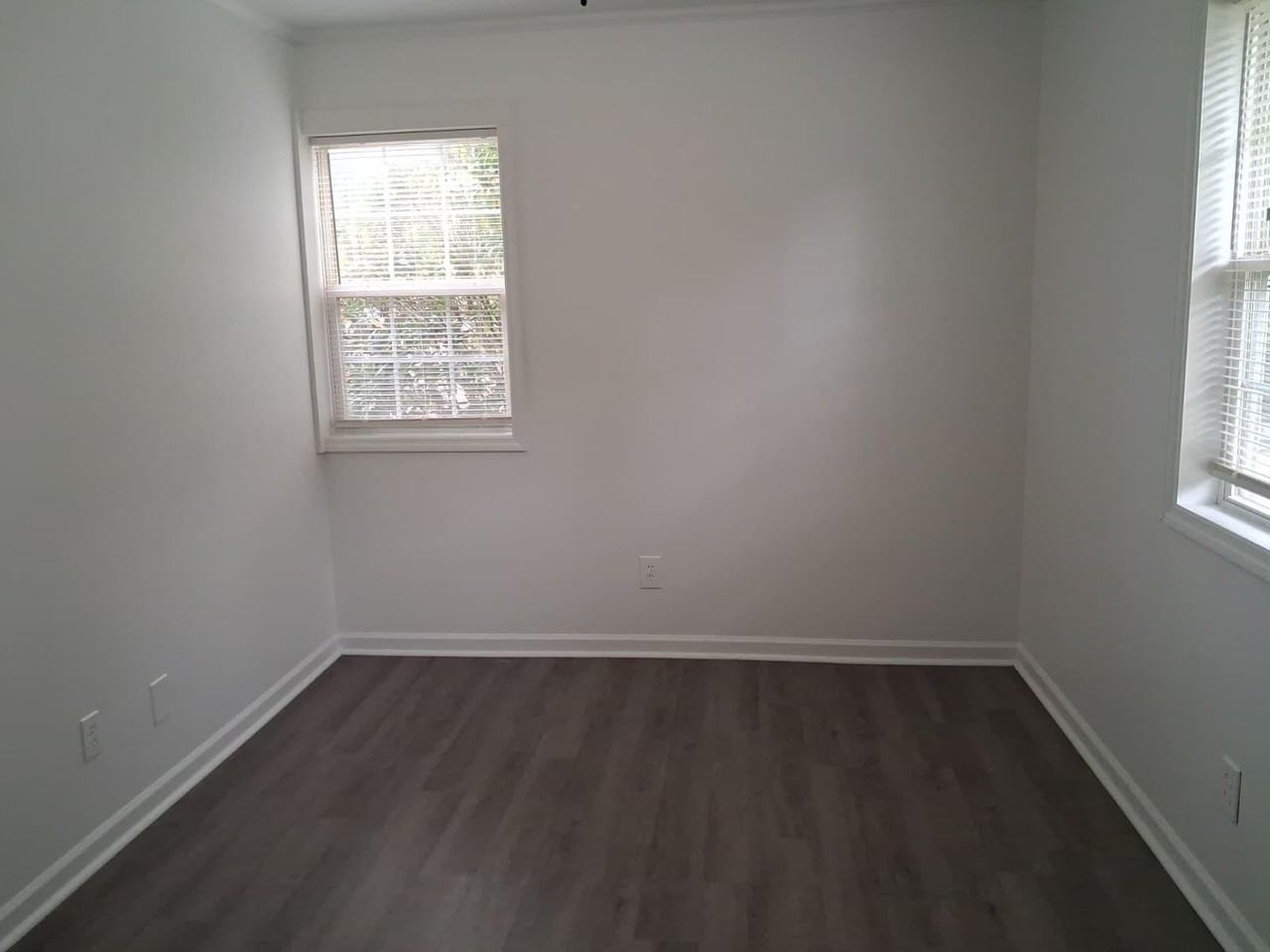 523 Sleepy Hollow Rd - Photo 3 of 10