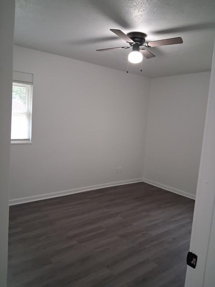 523 Sleepy Hollow Rd - Photo 5 of 10
