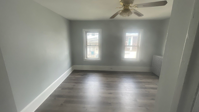513 Baker St - Photo 2 of 13