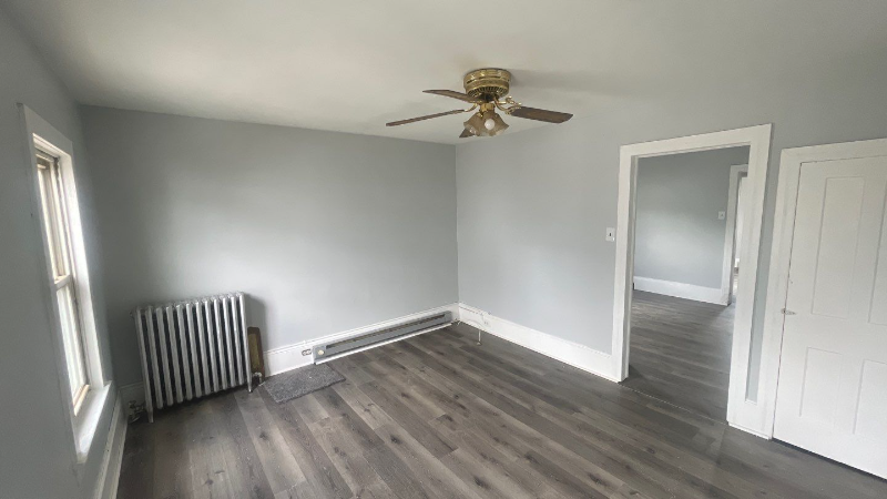 513 Baker St - Photo 3 of 13