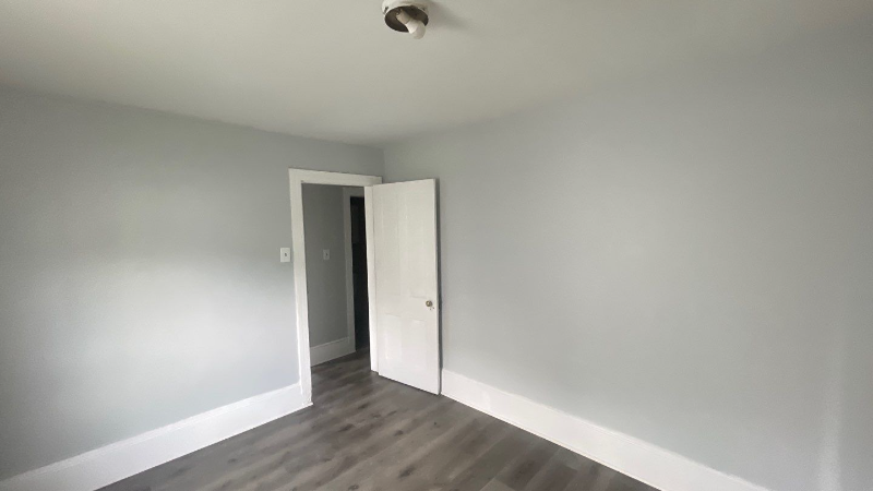 513 Baker St - Photo 4 of 13