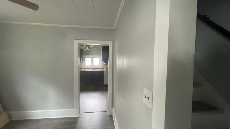 513 Baker St - Photo 5 of 13