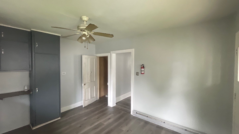 513 Baker St - Photo 6 of 13