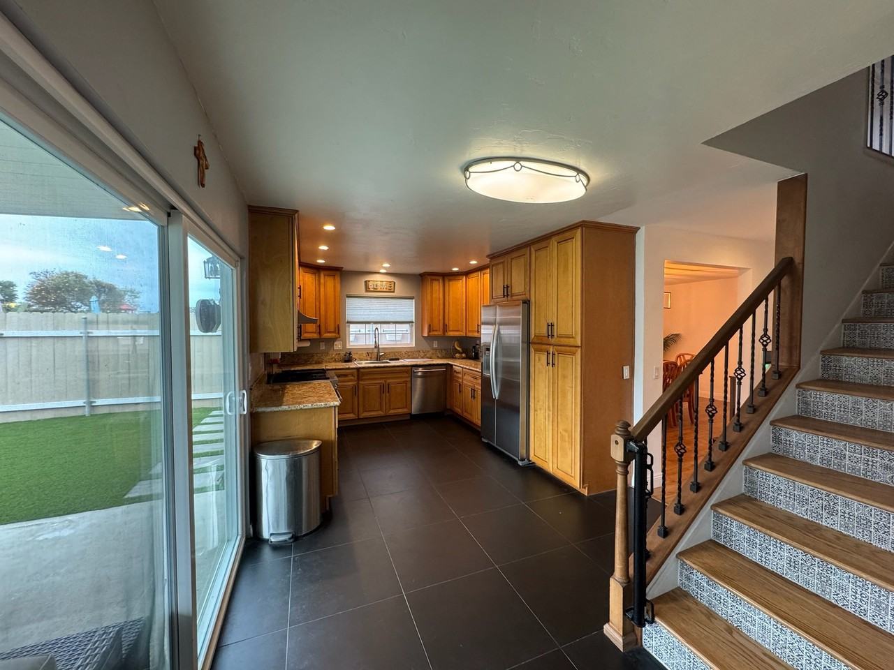 1097 Grove Ave - Photo 6 of 19