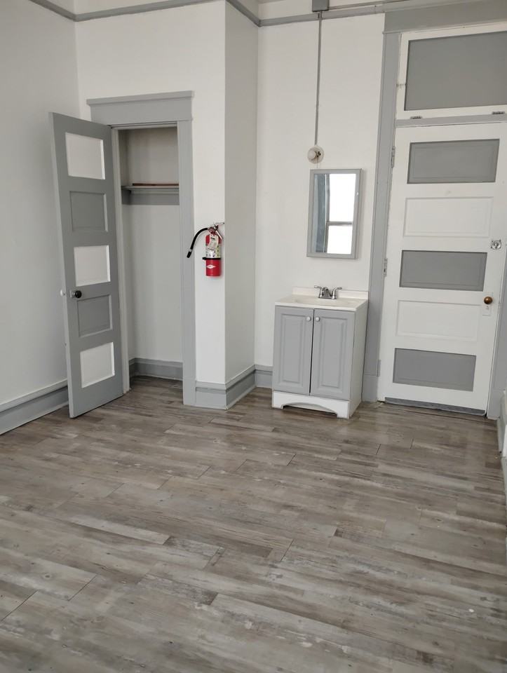 310 E Center St - Photo 2 of 3