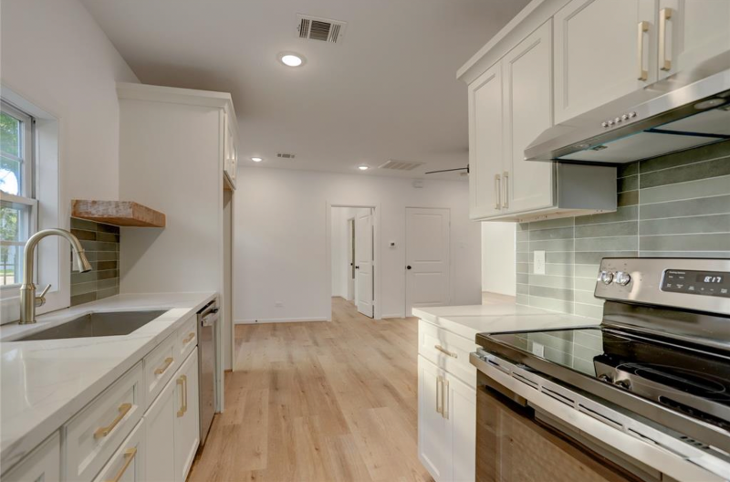 808 Oakhurst St #2 - Photo 3 of 10