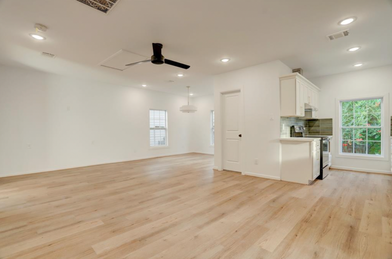 808 Oakhurst St #2 - Photo 4 of 10