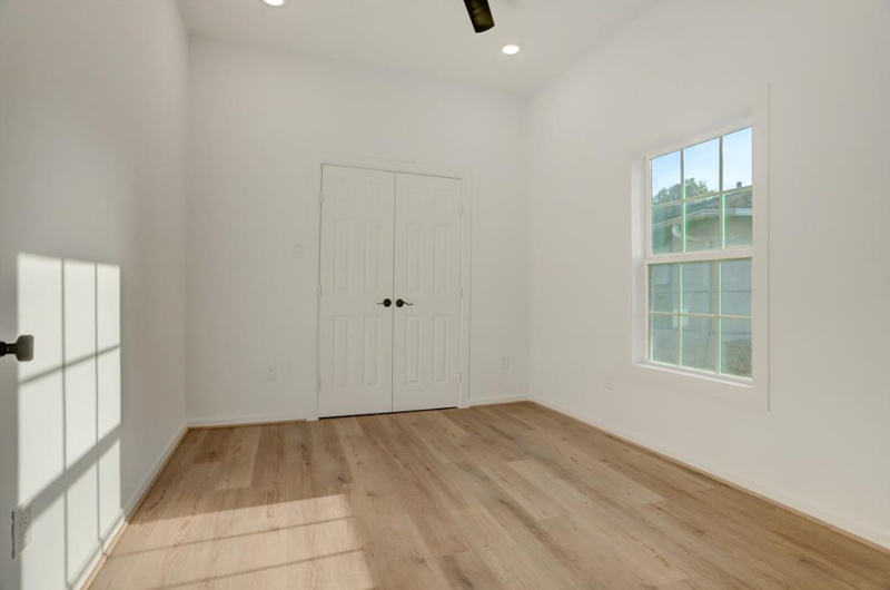 808 Oakhurst St #2 - Photo 5 of 10