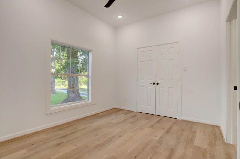 808 Oakhurst St #2 - Photo 6 of 10
