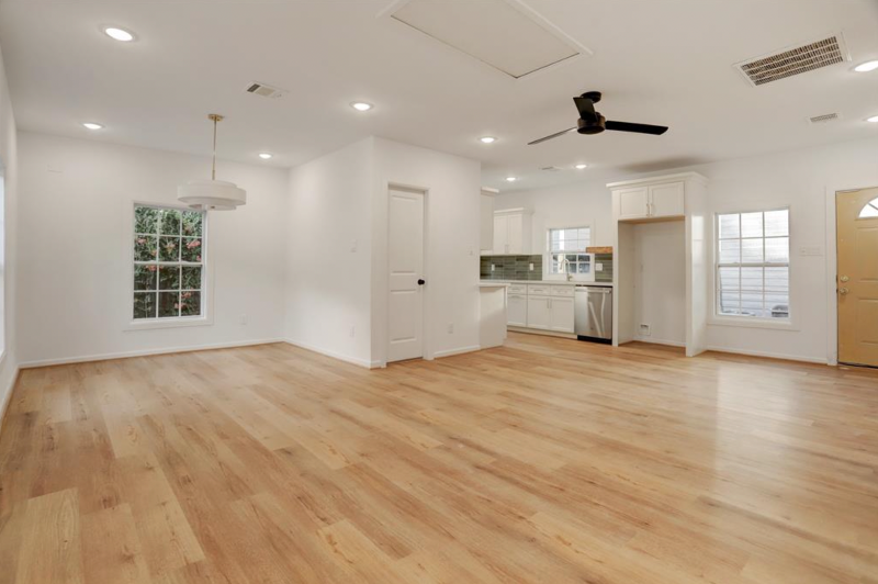 808 Oakhurst St #2 - Photo 7 of 10