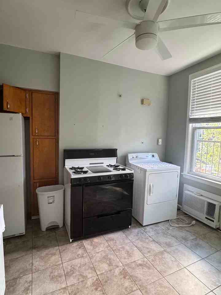 45 Liberty Ave #2ndFL - Photo 2 of 9