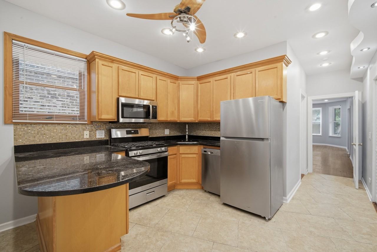 3975 W Barry Ave #1 - Photo 4 of 15