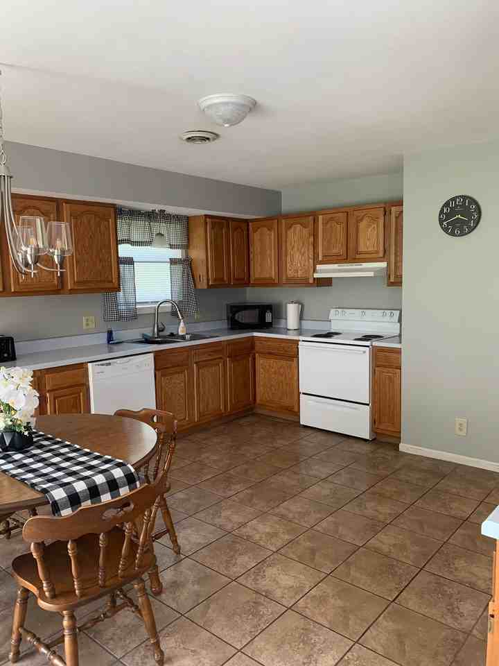 1210 S 39th St - Photo 2 of 13