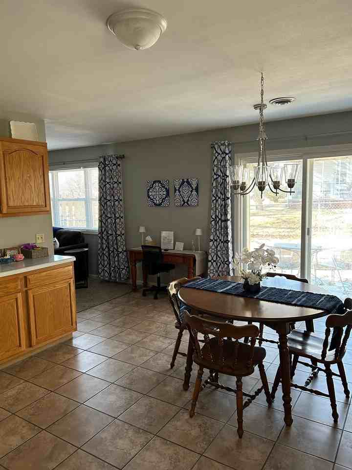 1210 S 39th St - Photo 4 of 13