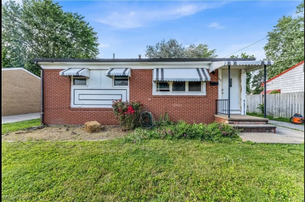 567 Walnut St - Photo 2 of 14