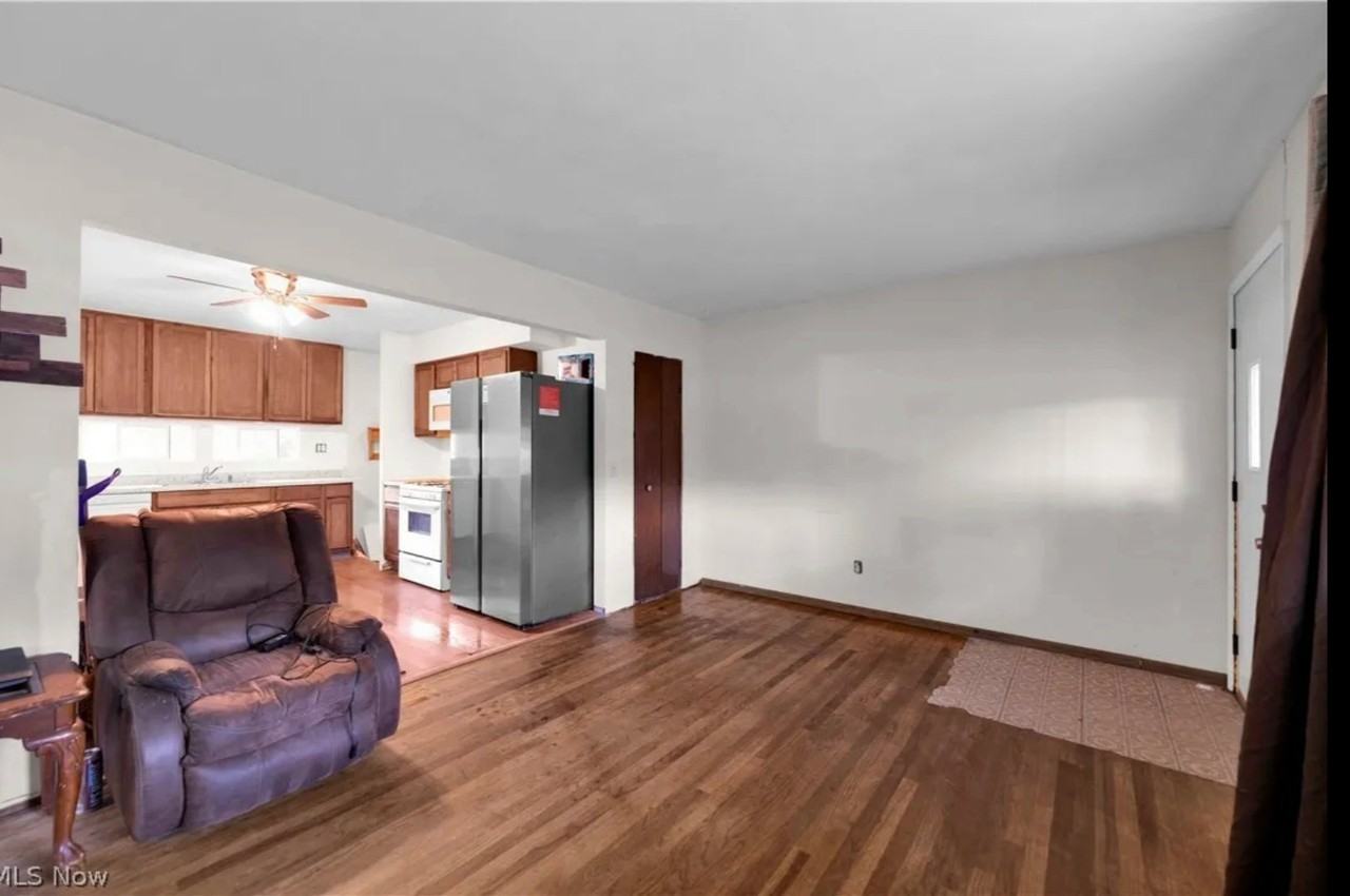 567 Walnut St - Photo 5 of 14