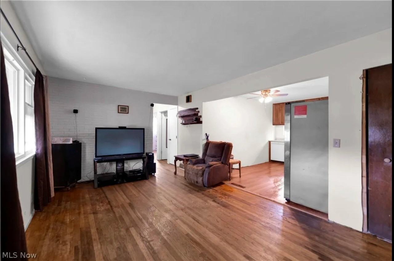 567 Walnut St - Photo 6 of 14