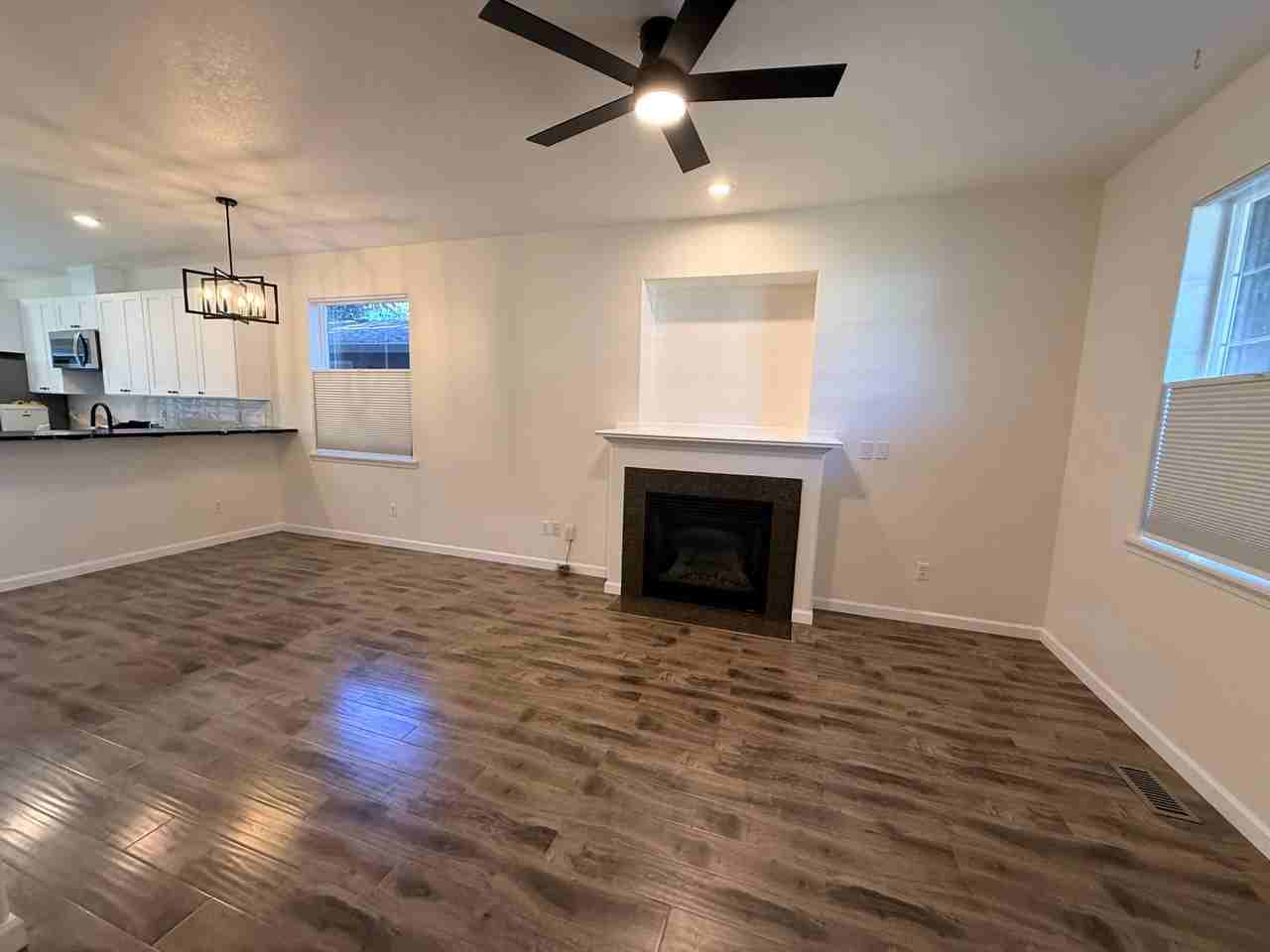 4811 Se 65th Ave - Photo 2 of 15