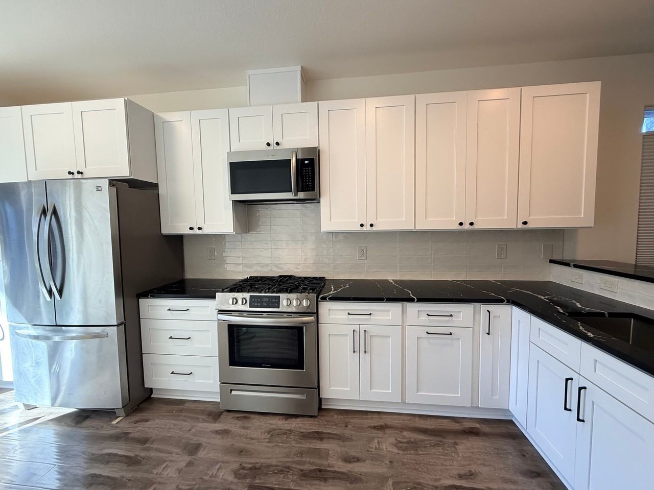 4811 Se 65th Ave - Photo 4 of 15