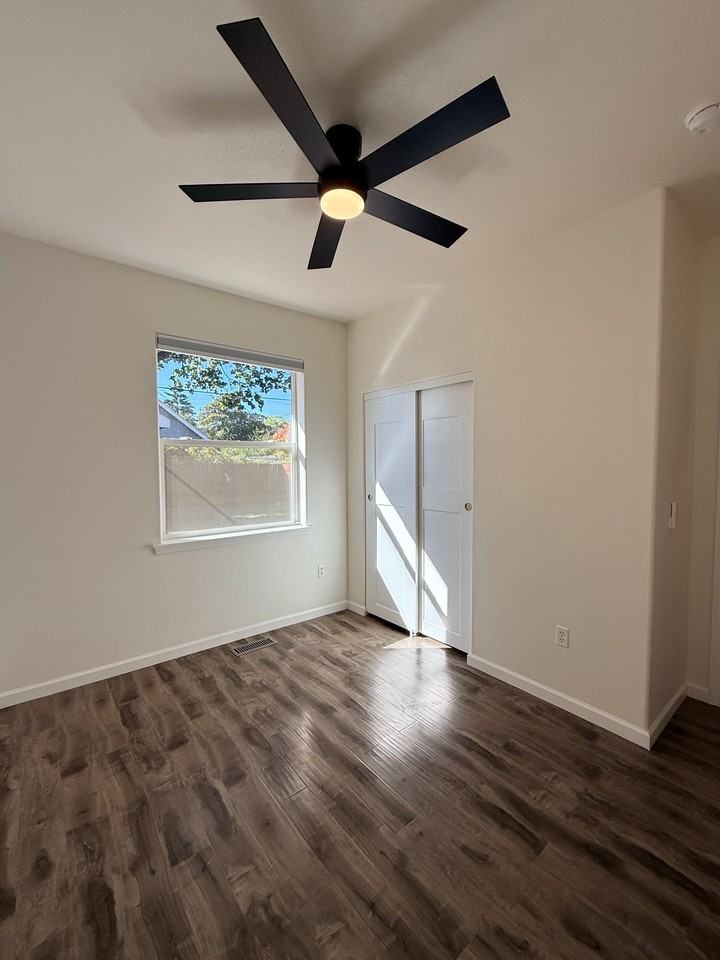 4811 Se 65th Ave - Photo 5 of 15