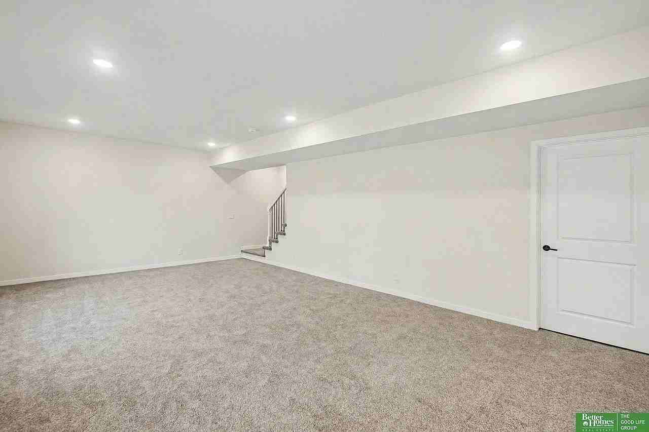 7142 N 79th Ct - Photo 3 of 20