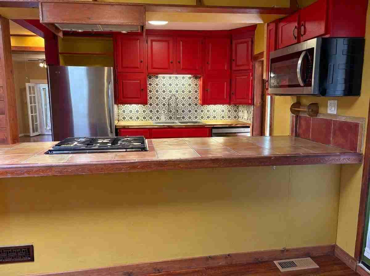 817 W Jefferson St - Photo 3 of 21