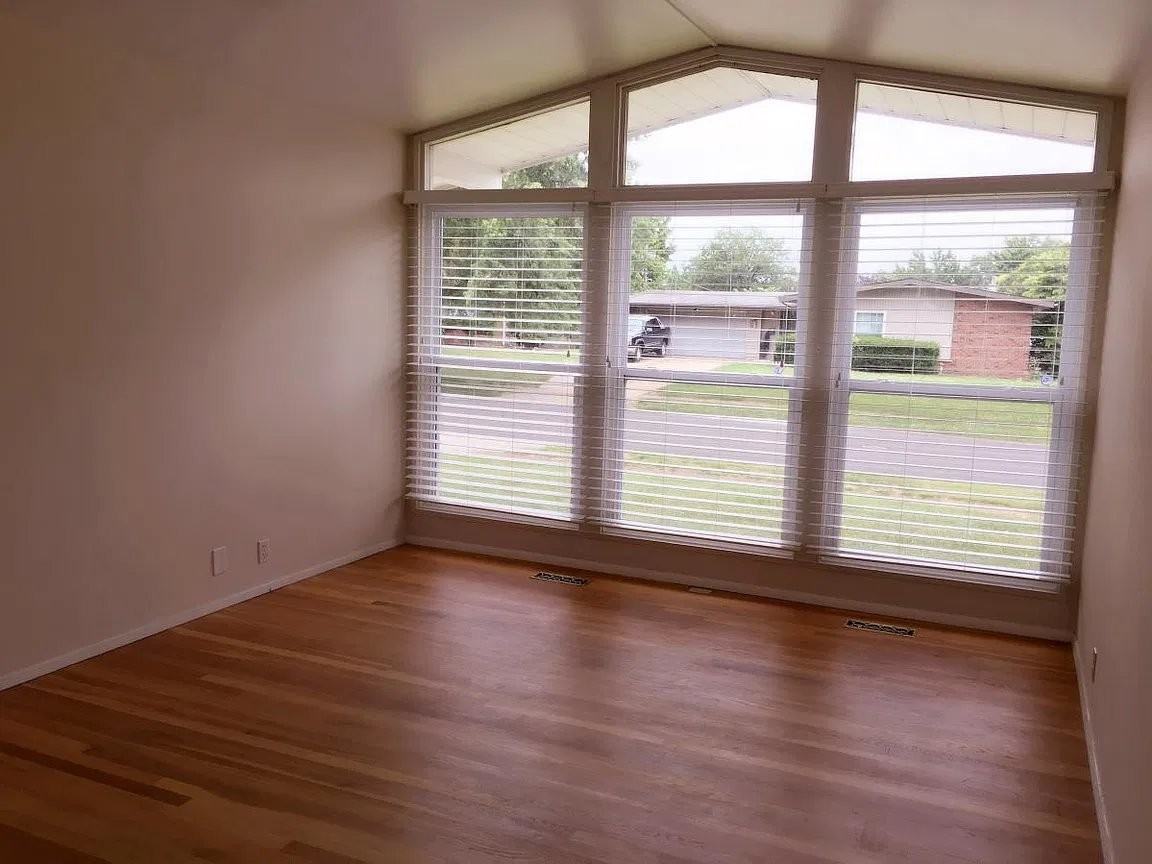 1625 Thoroughbred Ln - Photo 3 of 5