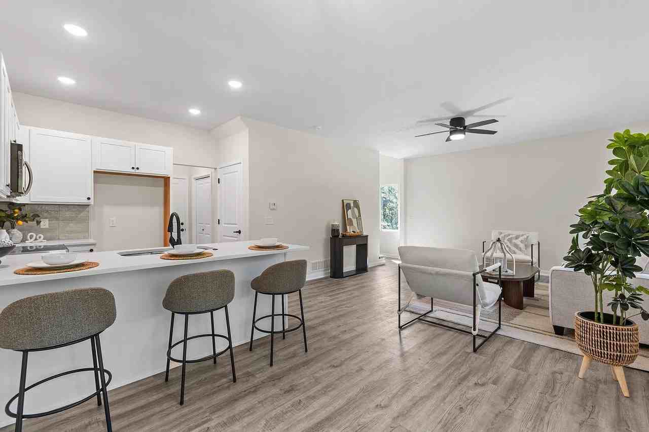 7162 N 79th Ct - Photo 7 of 20