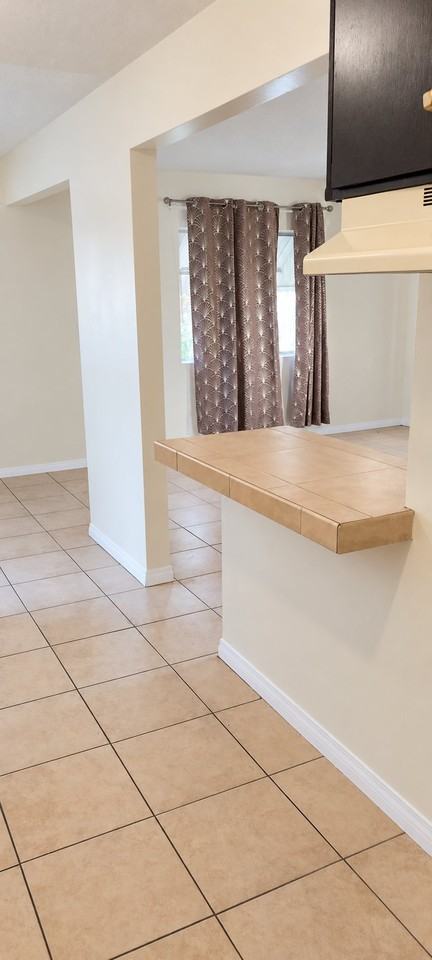 465 E Hullett St #4 - Photo 2 of 18