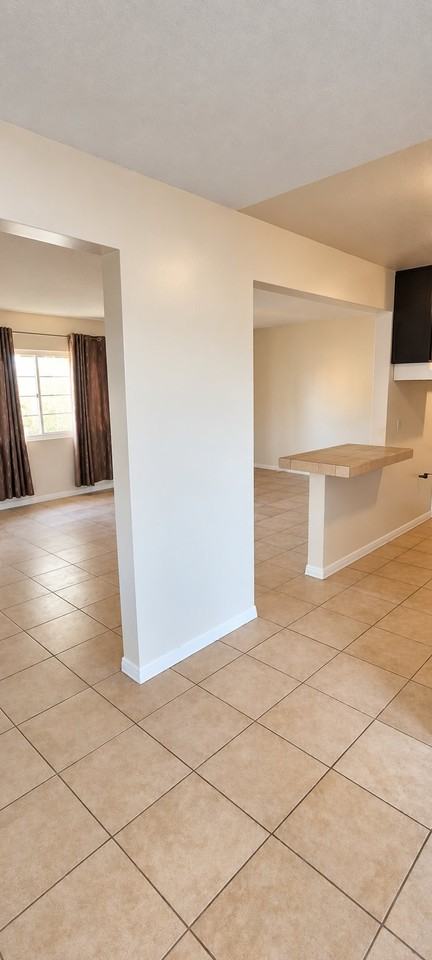 465 E Hullett St #4 - Photo 3 of 18