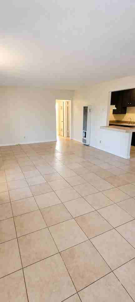 465 E Hullett St #4 - Photo 4 of 18