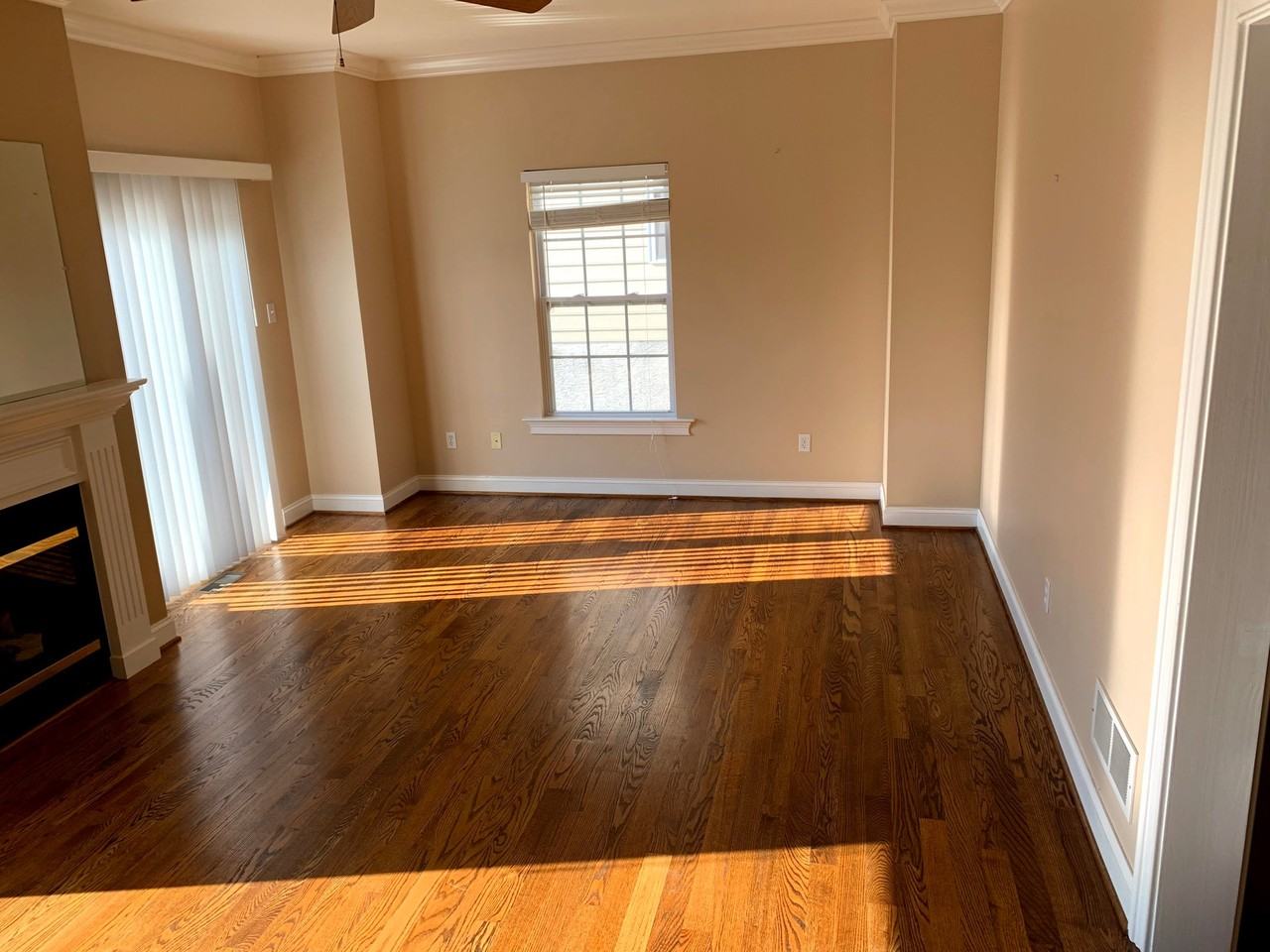 300 E Mulberry St - Photo 3 of 11