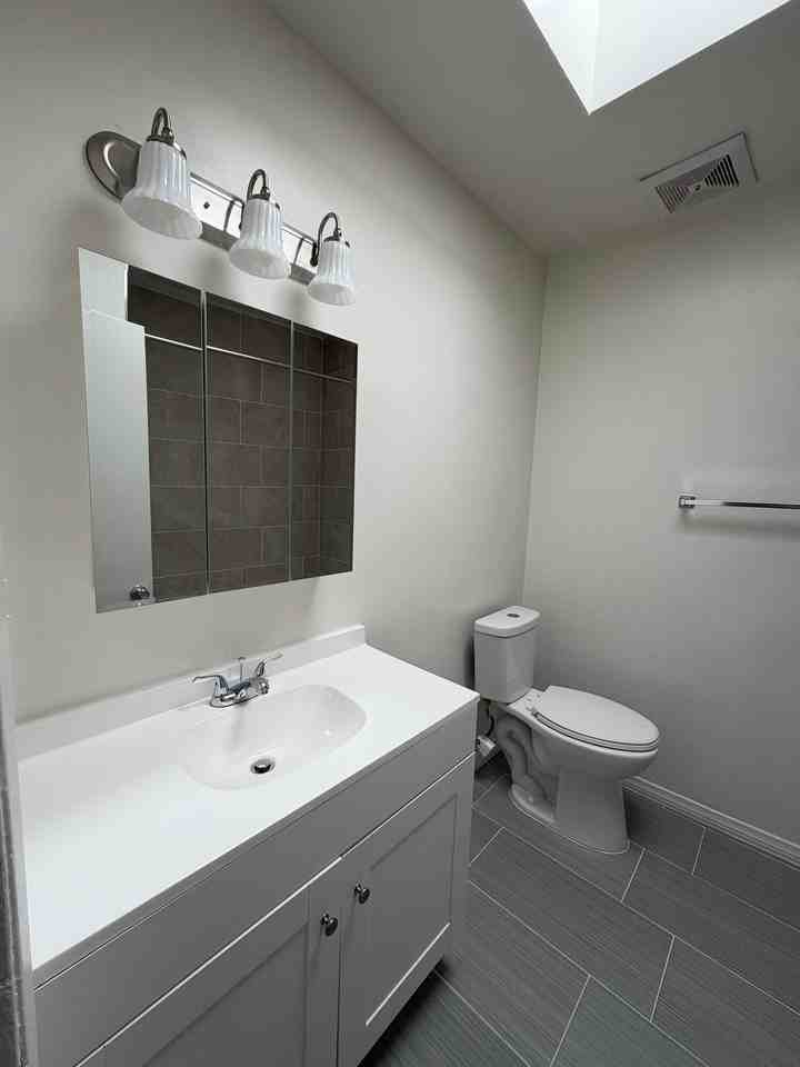 1244 Queen Anne Pl - Photo 5 of 8