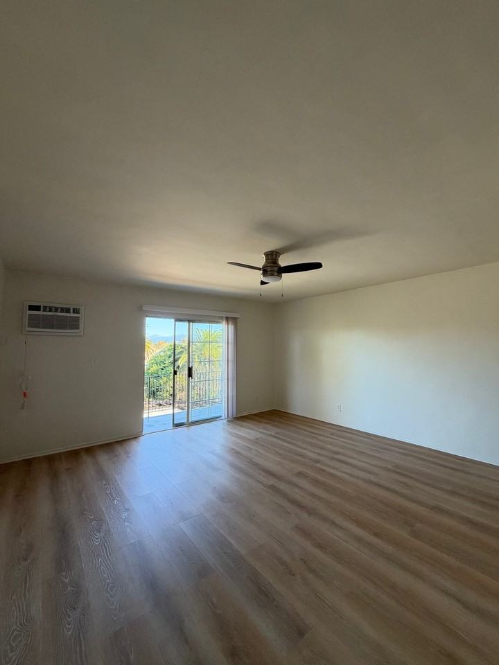 1244 Queen Anne Pl - Photo 6 of 8
