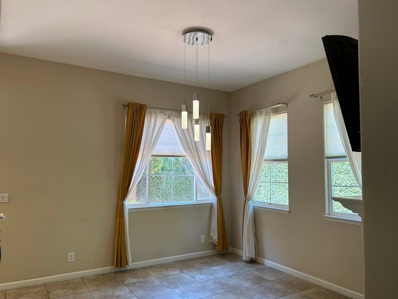 1138 Corte Riviera - Photo 3 of 11