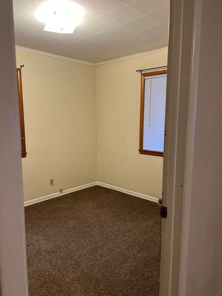 736 E 20th St - Photo 6 of 17