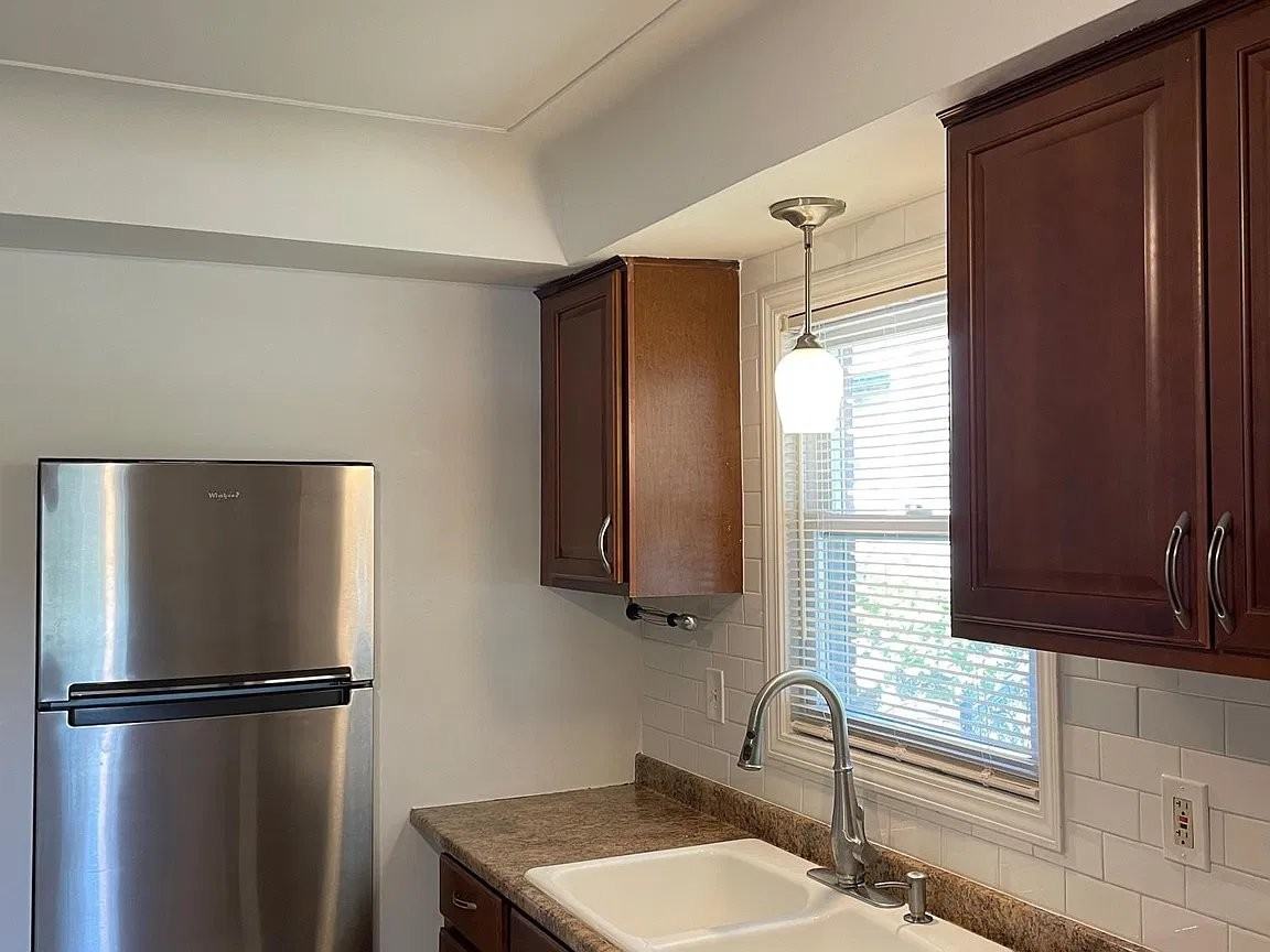 1222 Woodsboro Dr - Photo 4 of 6