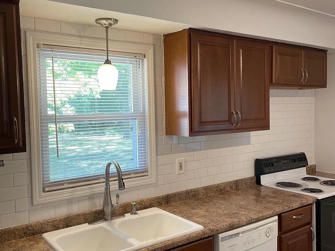 1222 Woodsboro Dr - Photo 5 of 6