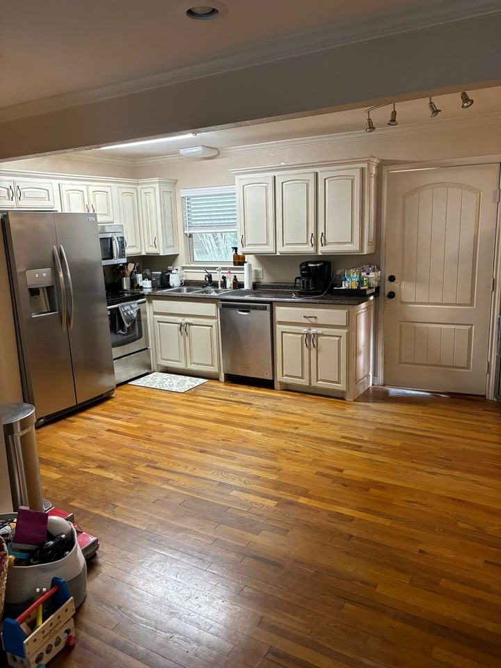 510 Commerce St - Photo 7 of 14