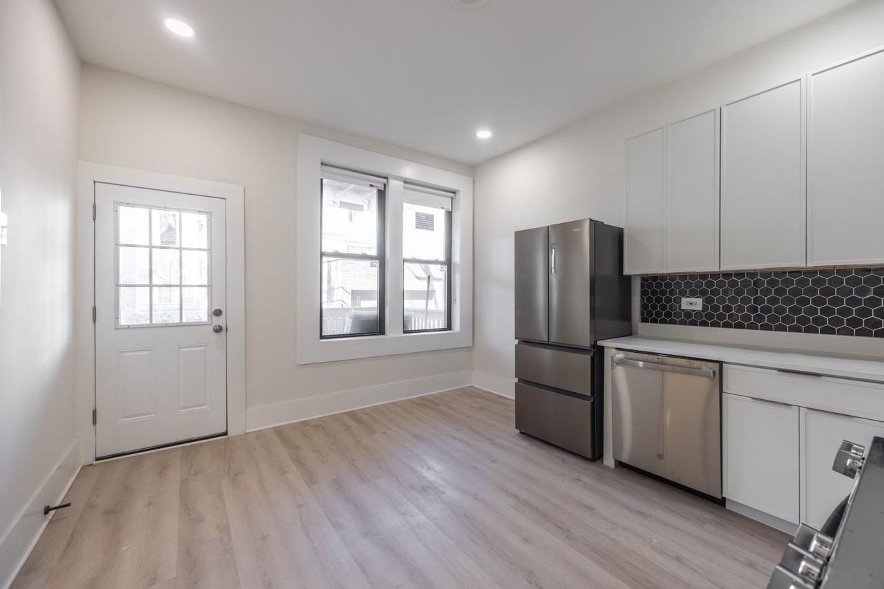 944 N Damen Ave #1