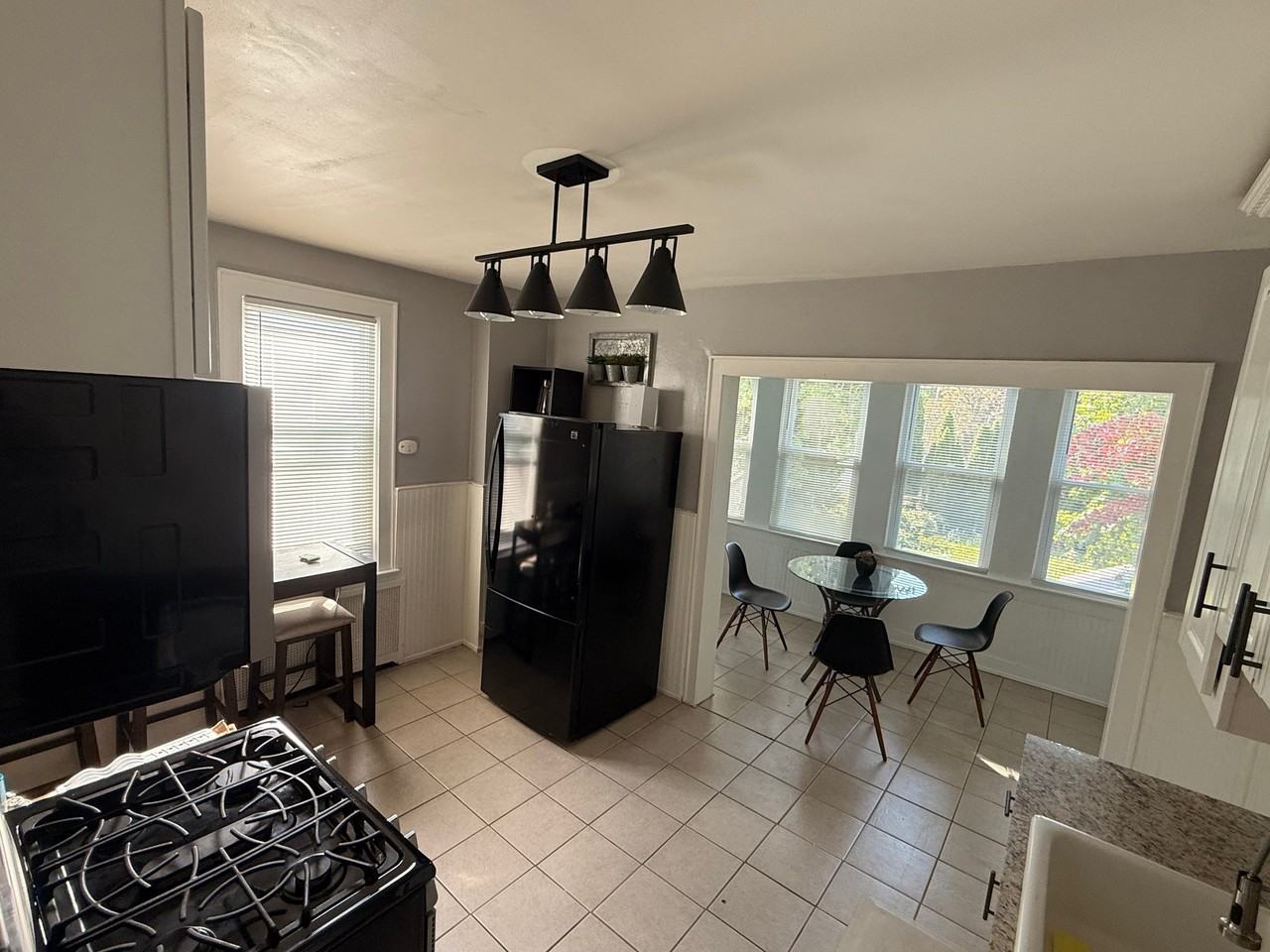 388 Lakeside Ave #2ndFL - Photo 3 of 10