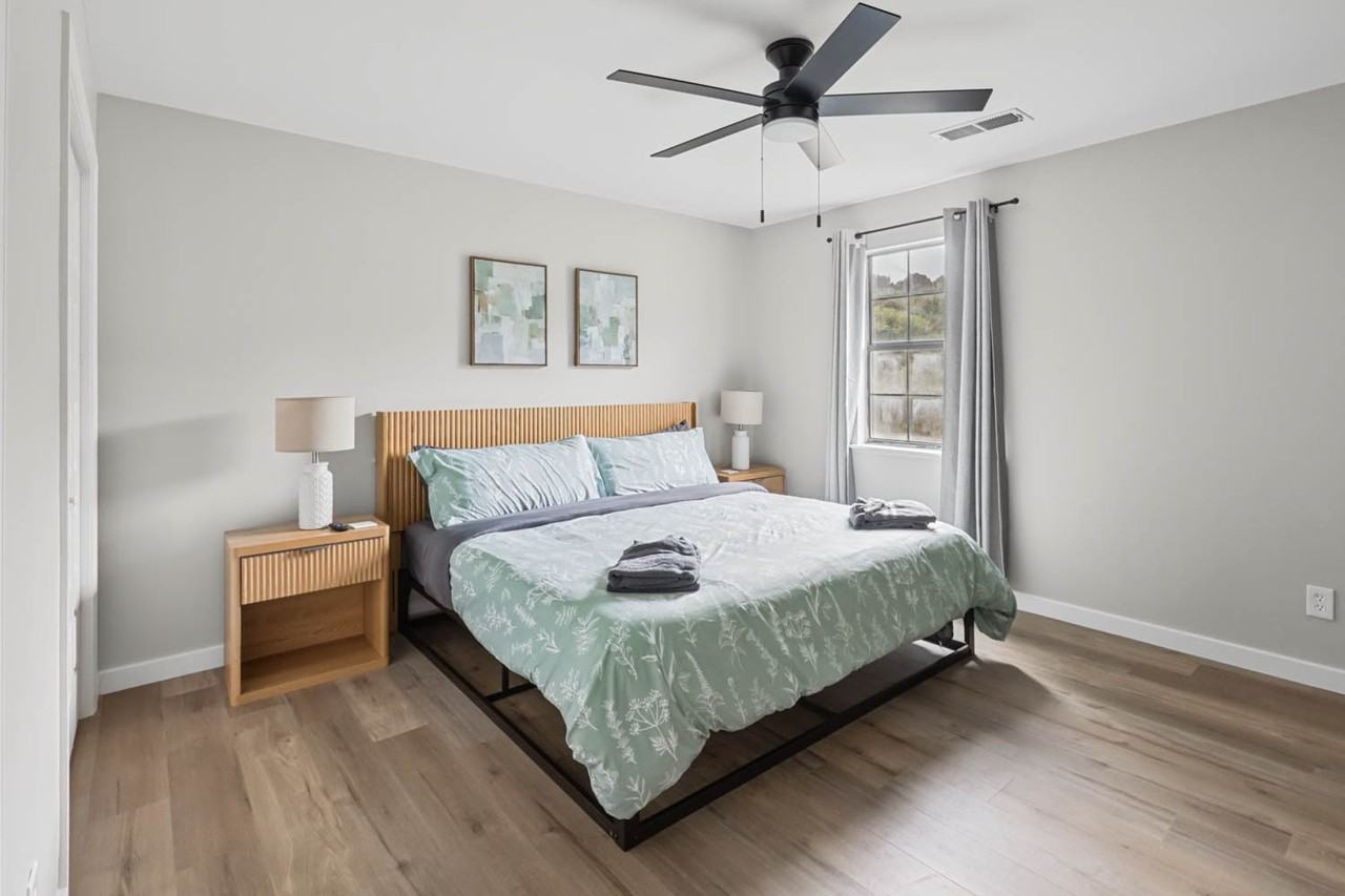 195 Landon Ct. NE - Photo 6 of 11
