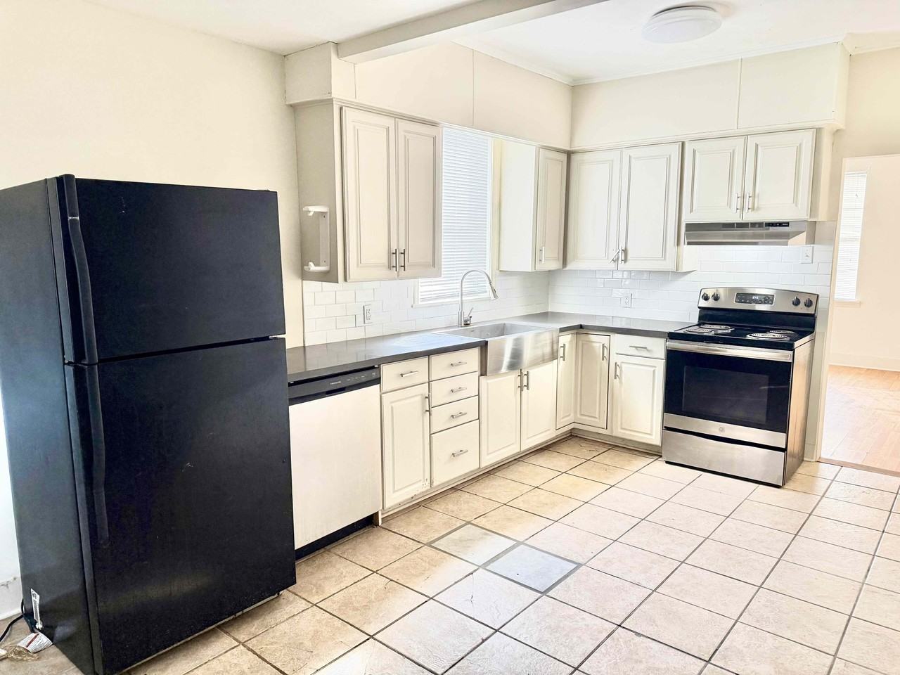 415 Saint Rose Ave #1 - Photo 3 of 12