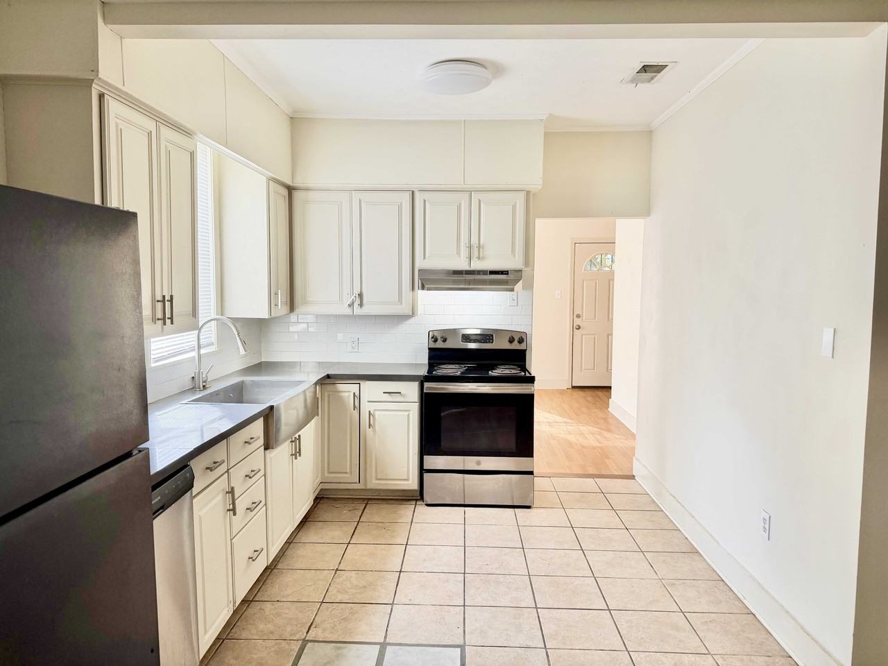 415 Saint Rose Ave #1 - Photo 4 of 12