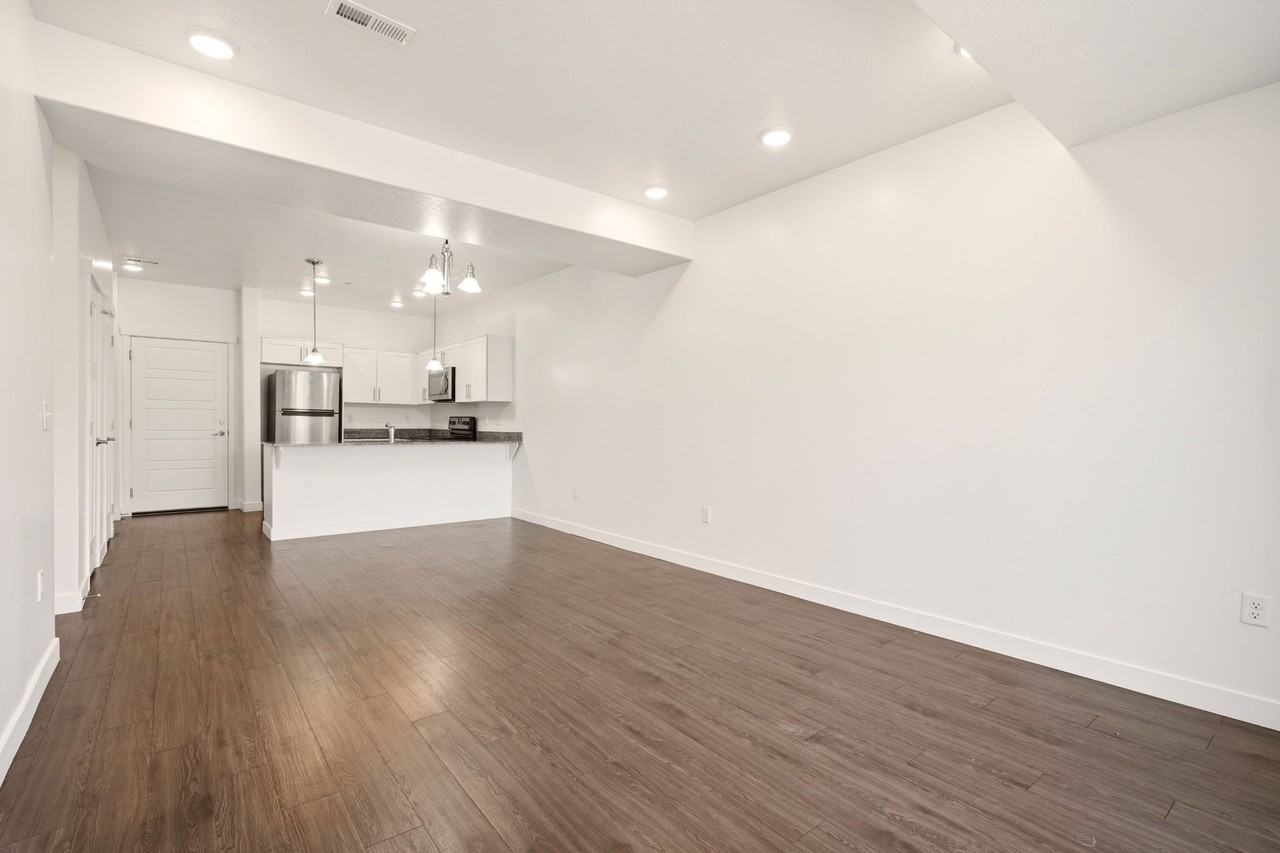 265 N 670 E #302 - Photo 6 of 21