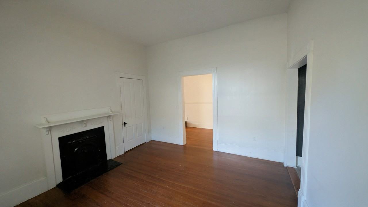 459 Glenwood Ave Se #1 - Photo 5 of 12